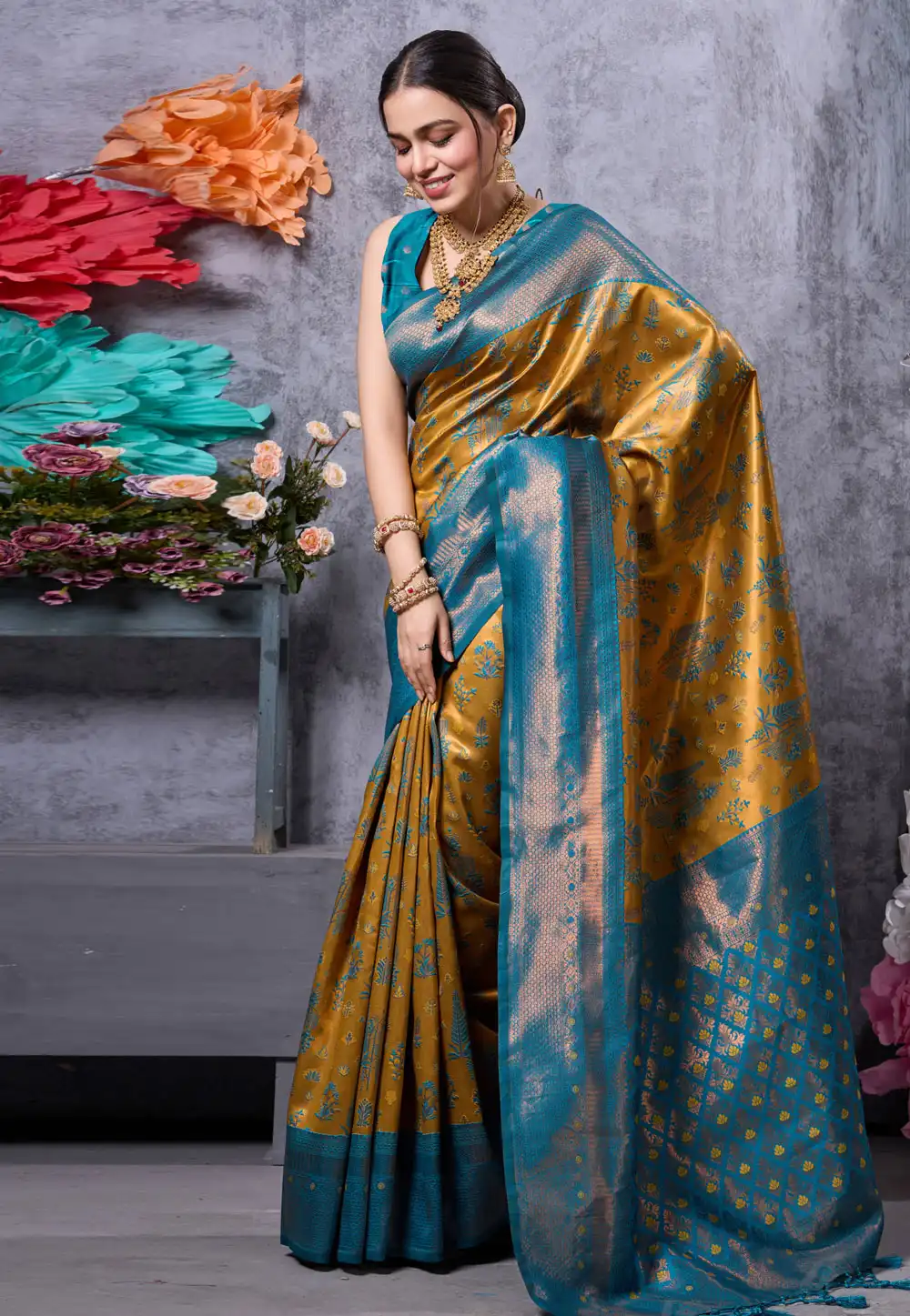 Golden Kanjivaram Silk Saree With Blouse 291250