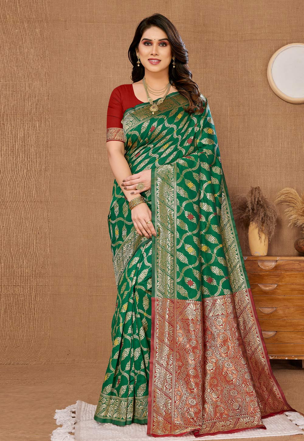 Green Banarasi Silk Saree With Blouse 285617