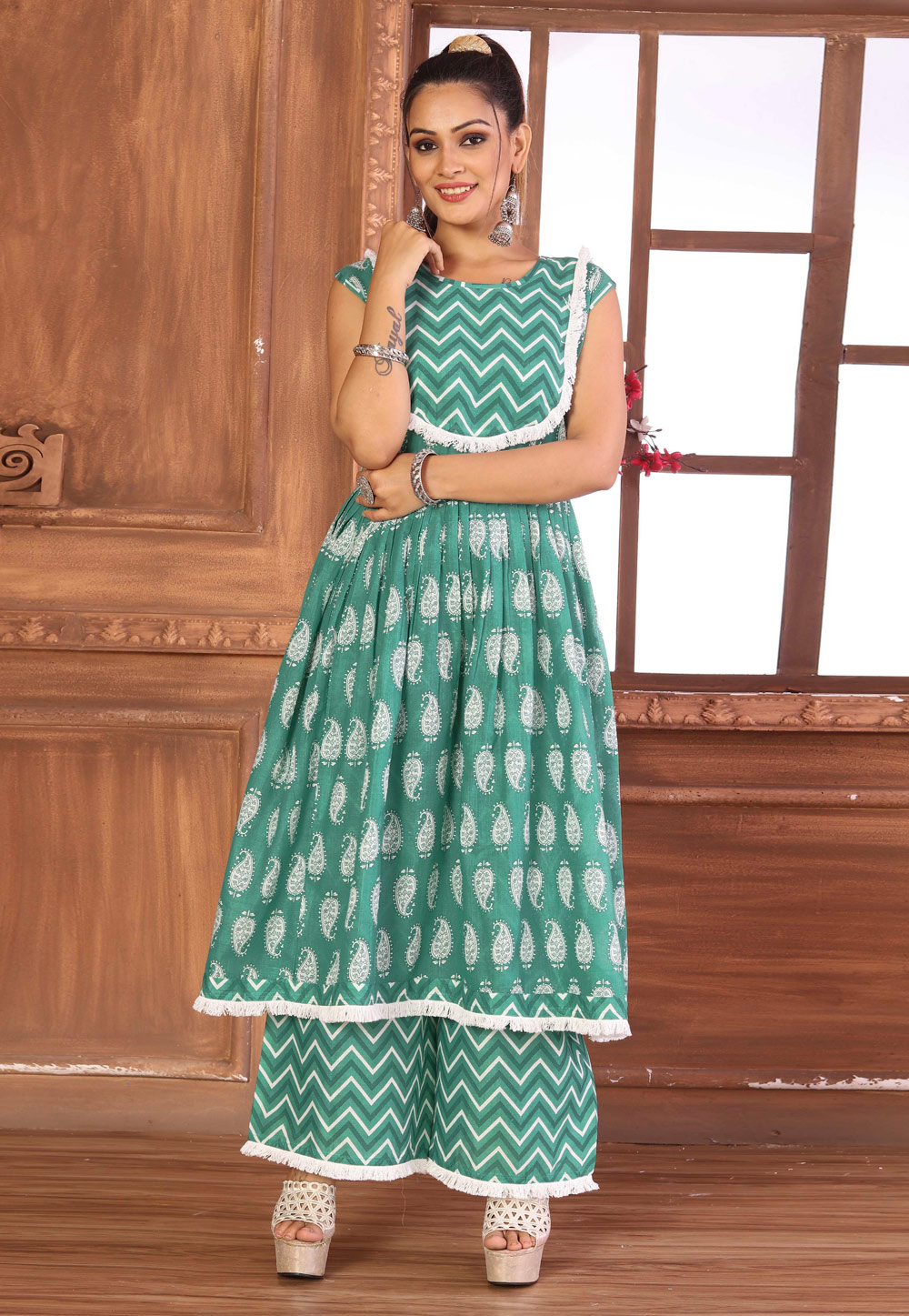 Green Cambric Cotton Kurta Set With Palazzo 286570