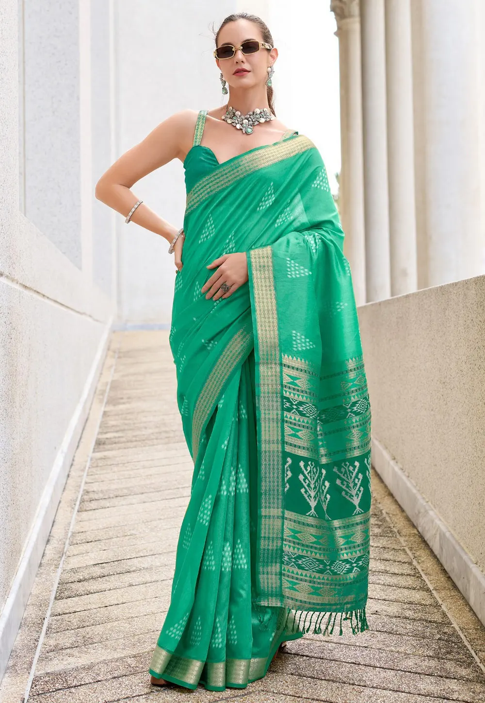 Green Rayon Saree With Blouse 302684