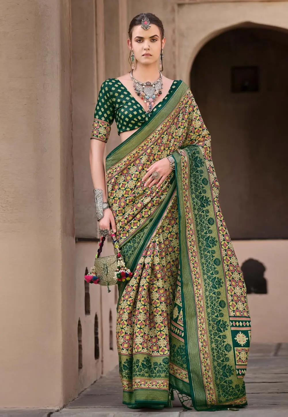 Green Silk Saree With Blouse 295850