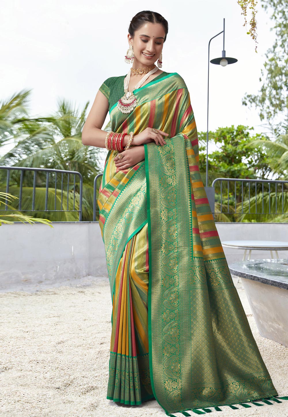 Green Silk Saree With Blouse 286983