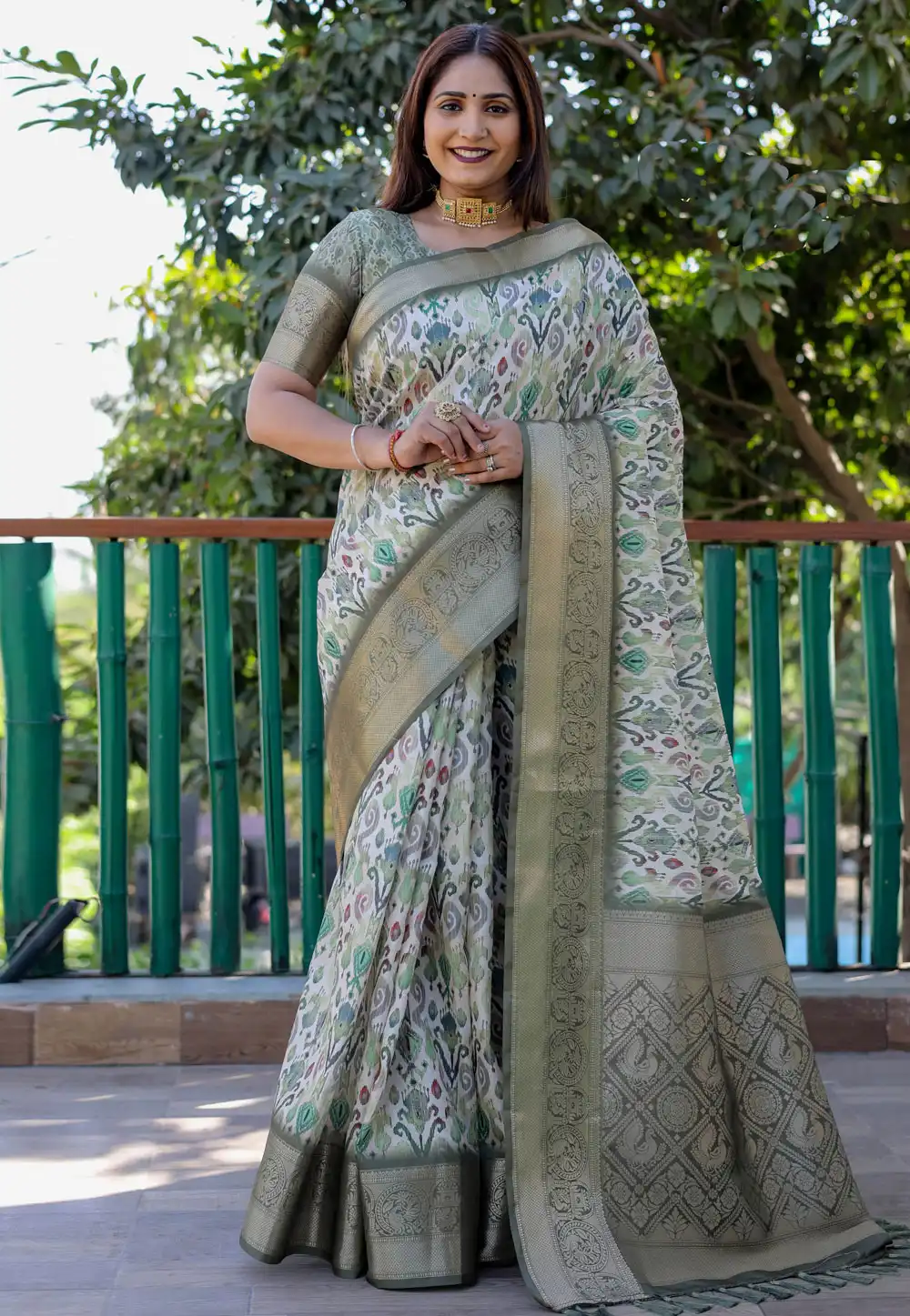 Green Silk Saree With Blouse 294654