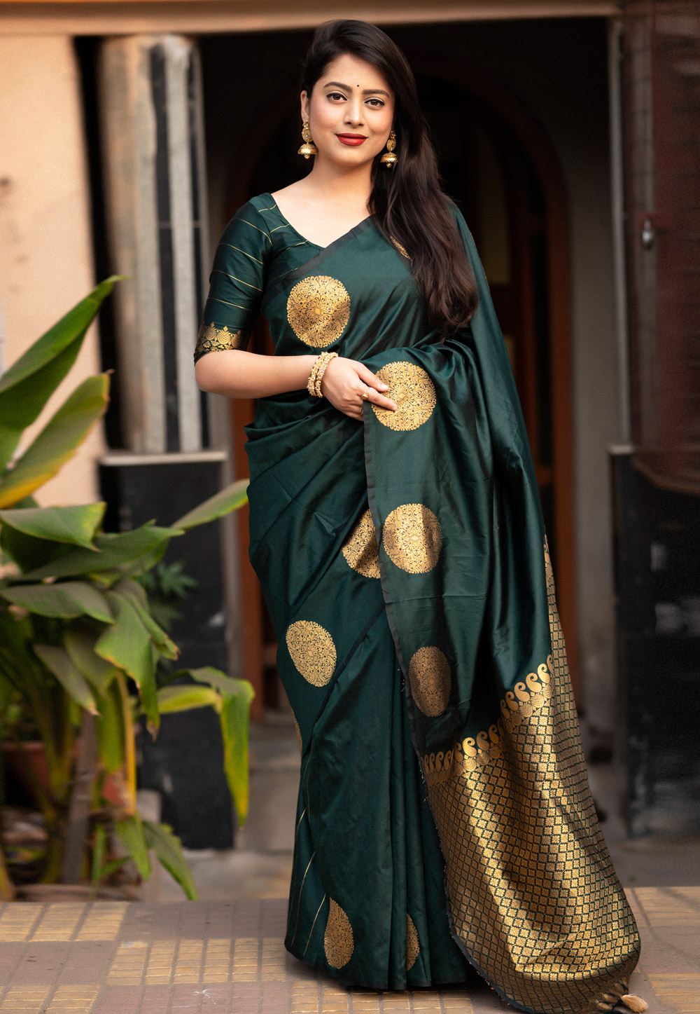 Green Silk Saree With Blouse 285585