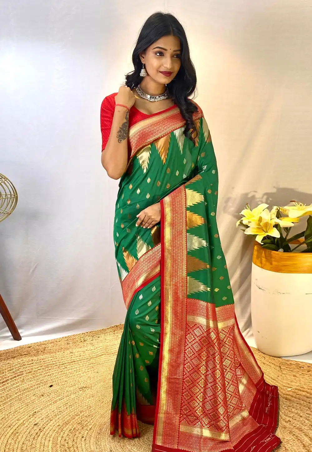 Green Silk Saree With Blouse 295041