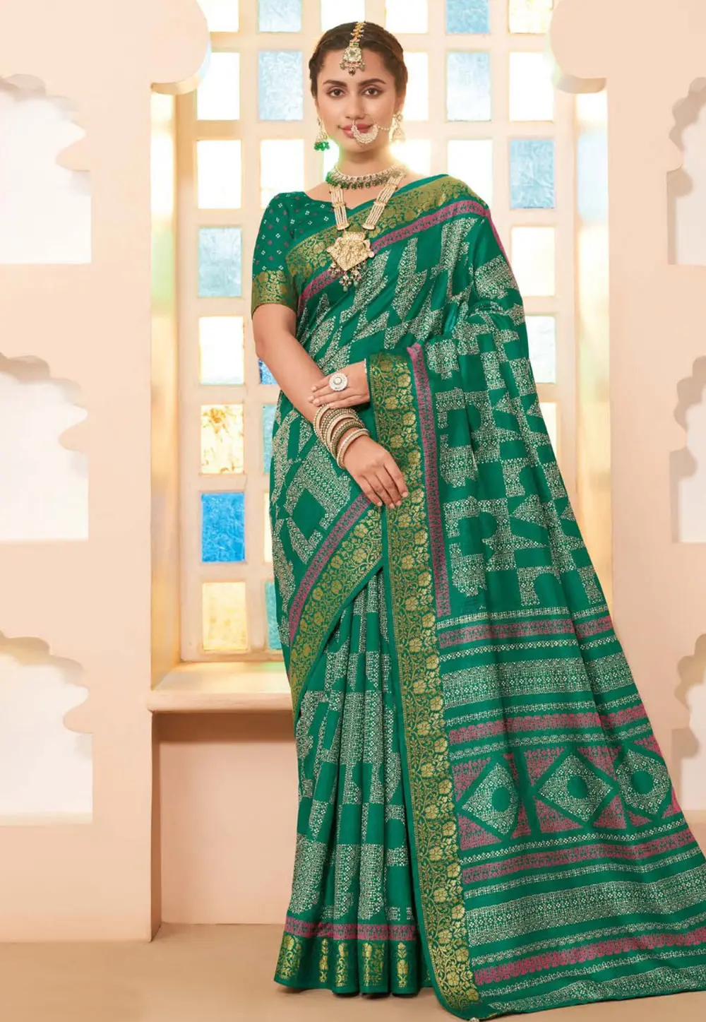 Green Silk Saree With Blouse 302785