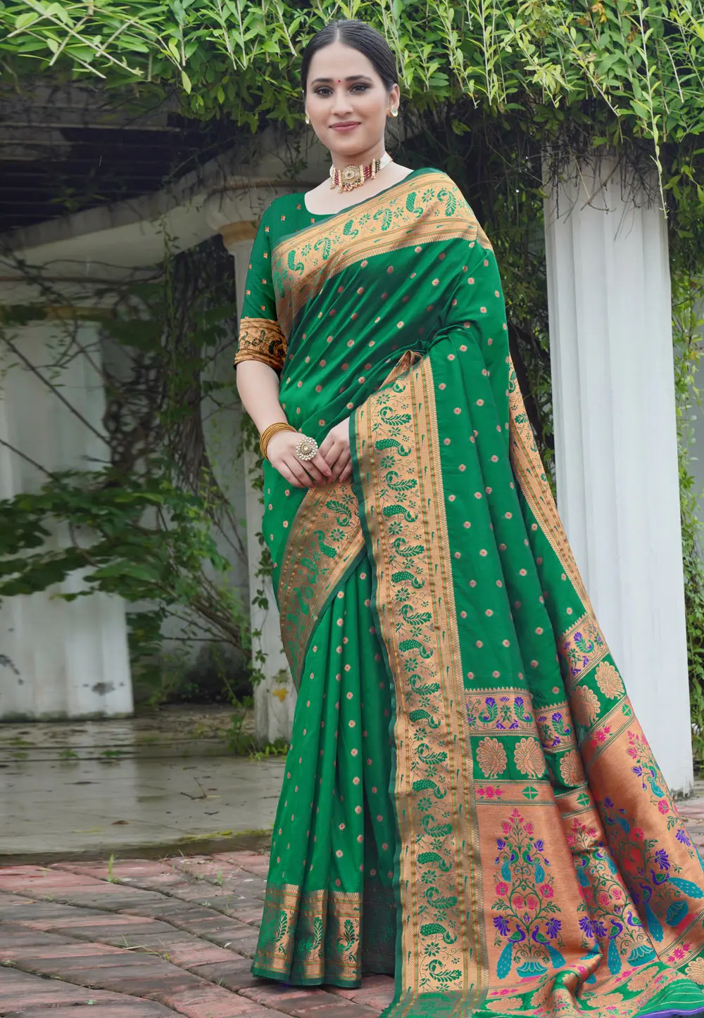 Green Silk Saree With Blouse 302510