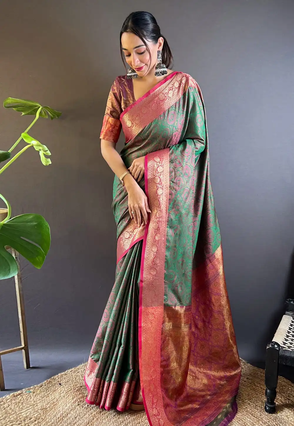 Green Silk Saree With Blouse 292431