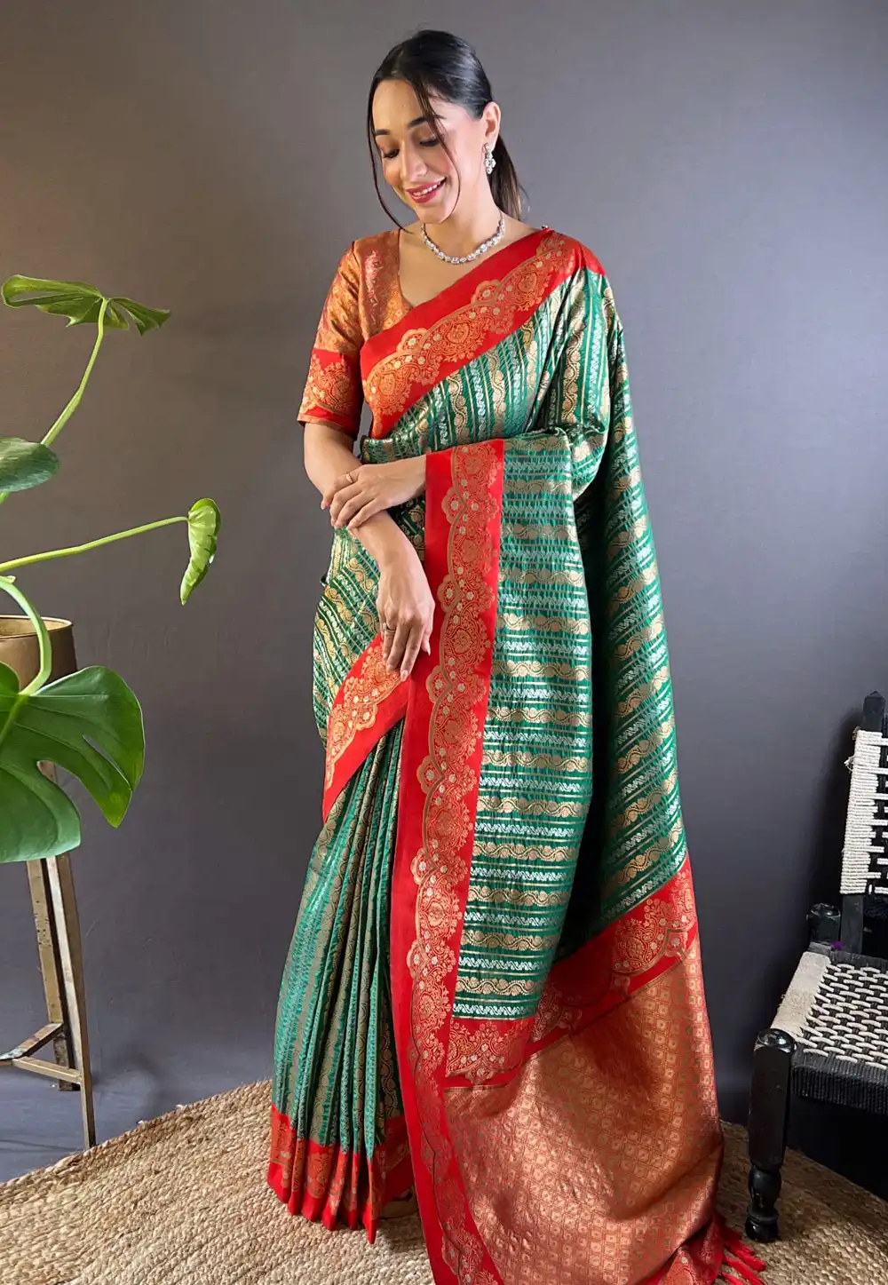 Green Silk Saree With Blouse 292690