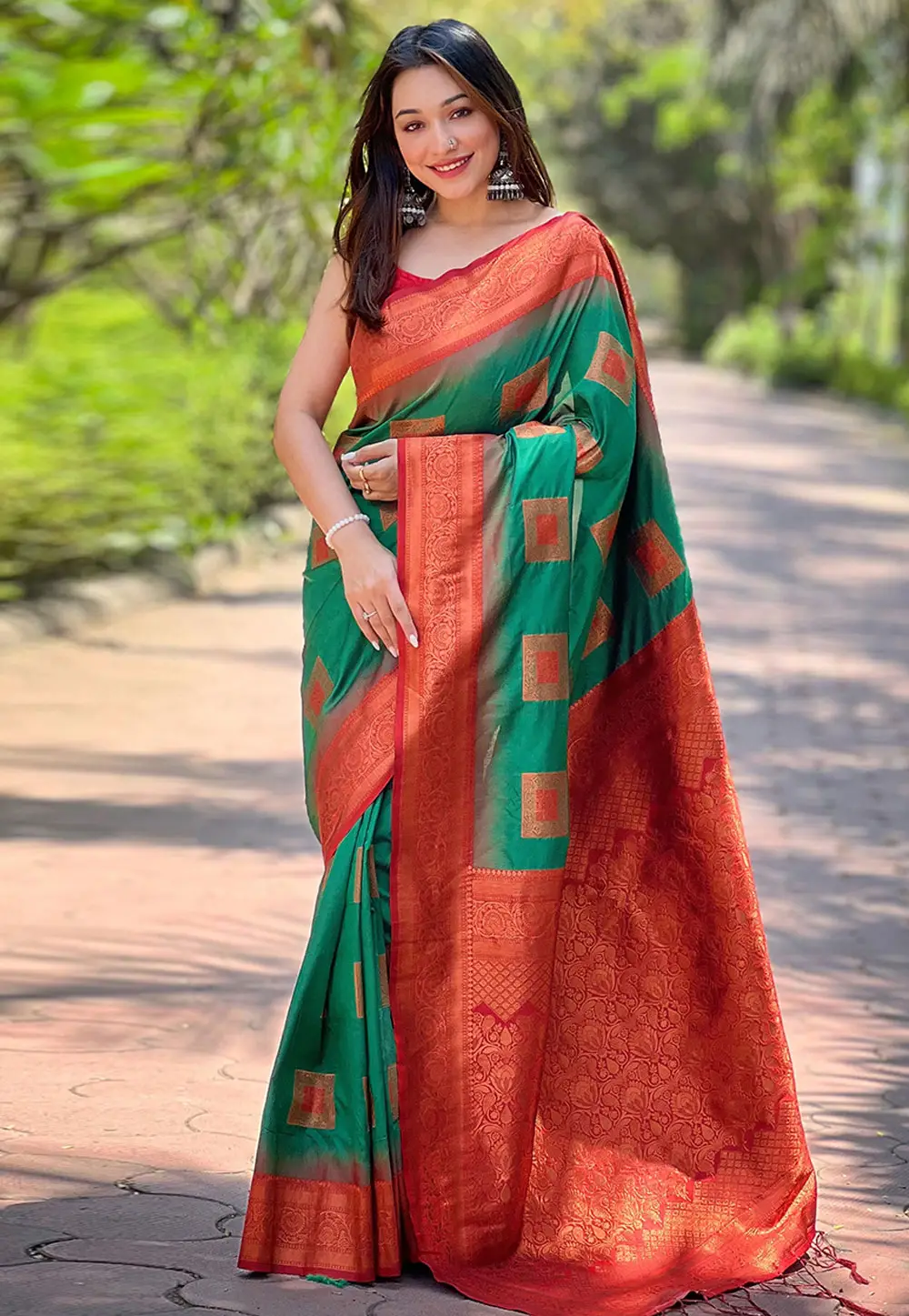 Green Silk Saree With Blouse 296738