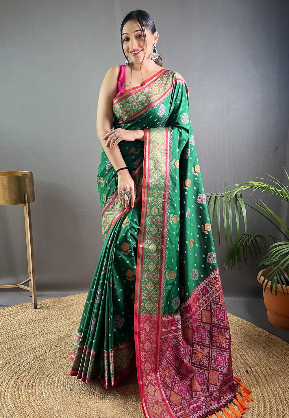 Green Silk Saree With Blouse 287319