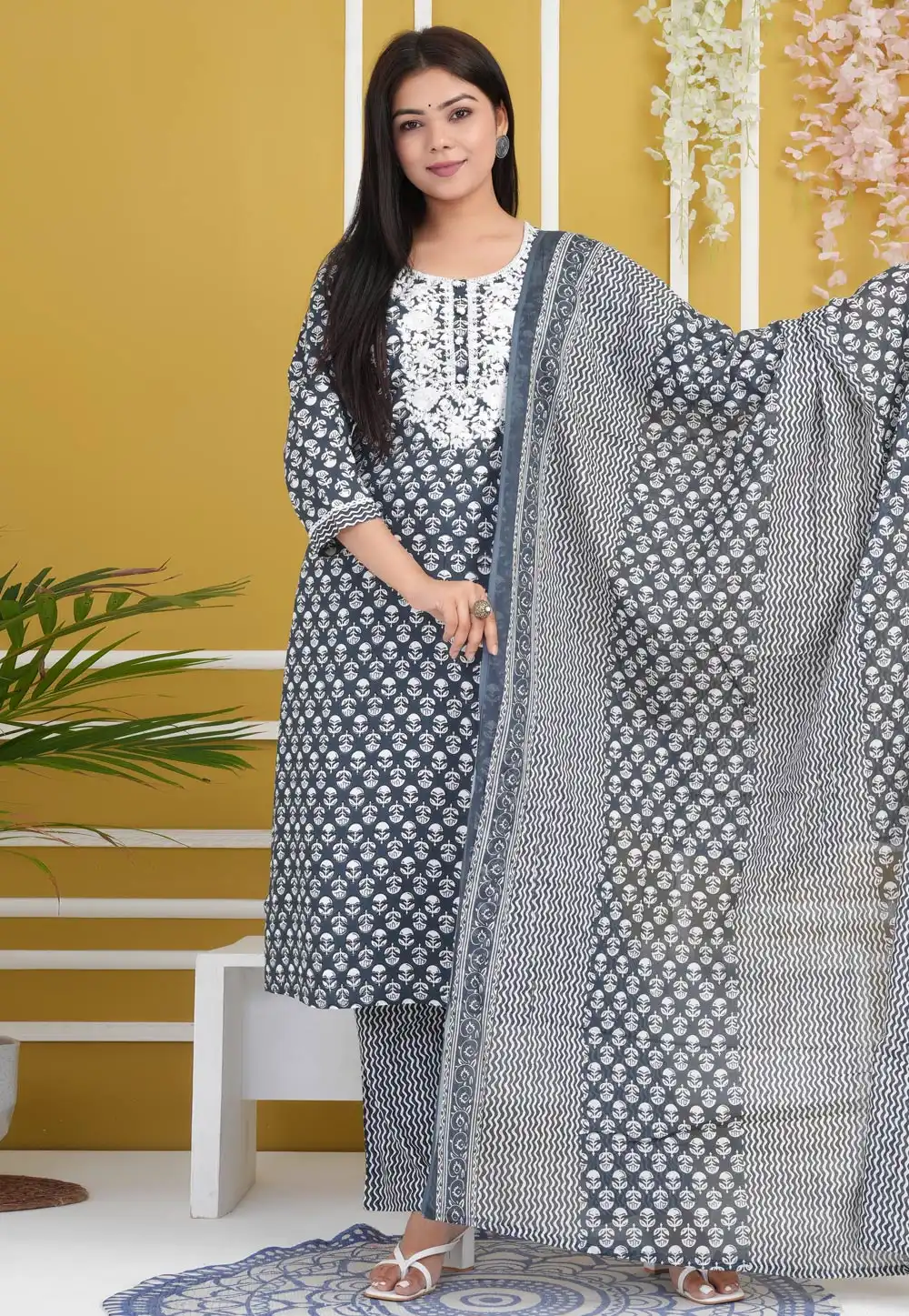 Grey Rayon Readymade Pakistani Suit 292874