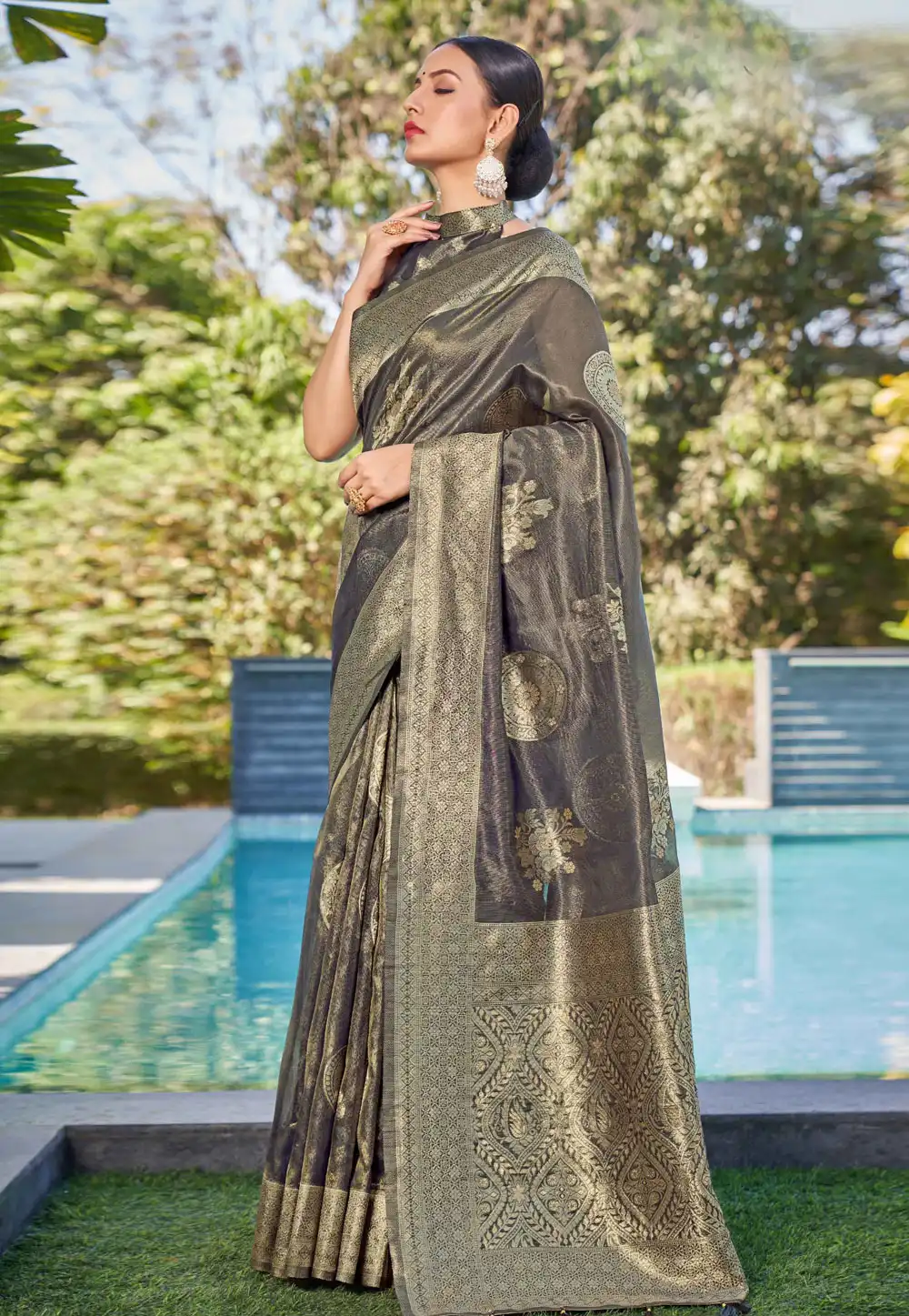 Grey Shimmer Saree With Blouse 290369