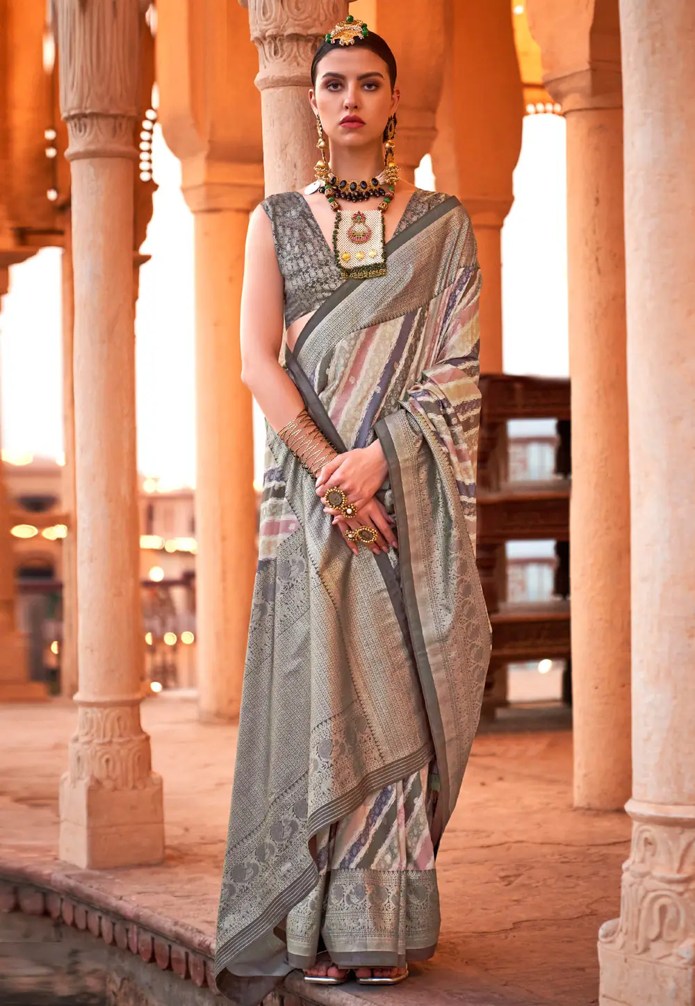 Grey Viscose Saree With Blouse 296308