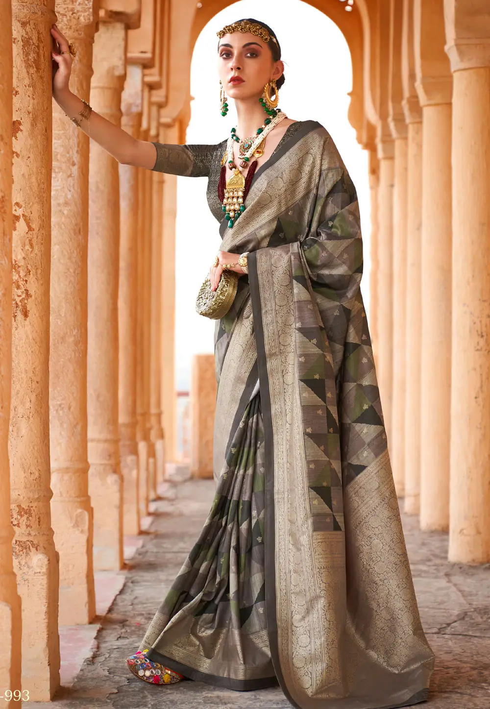 Grey Viscose Saree With Blouse 296310