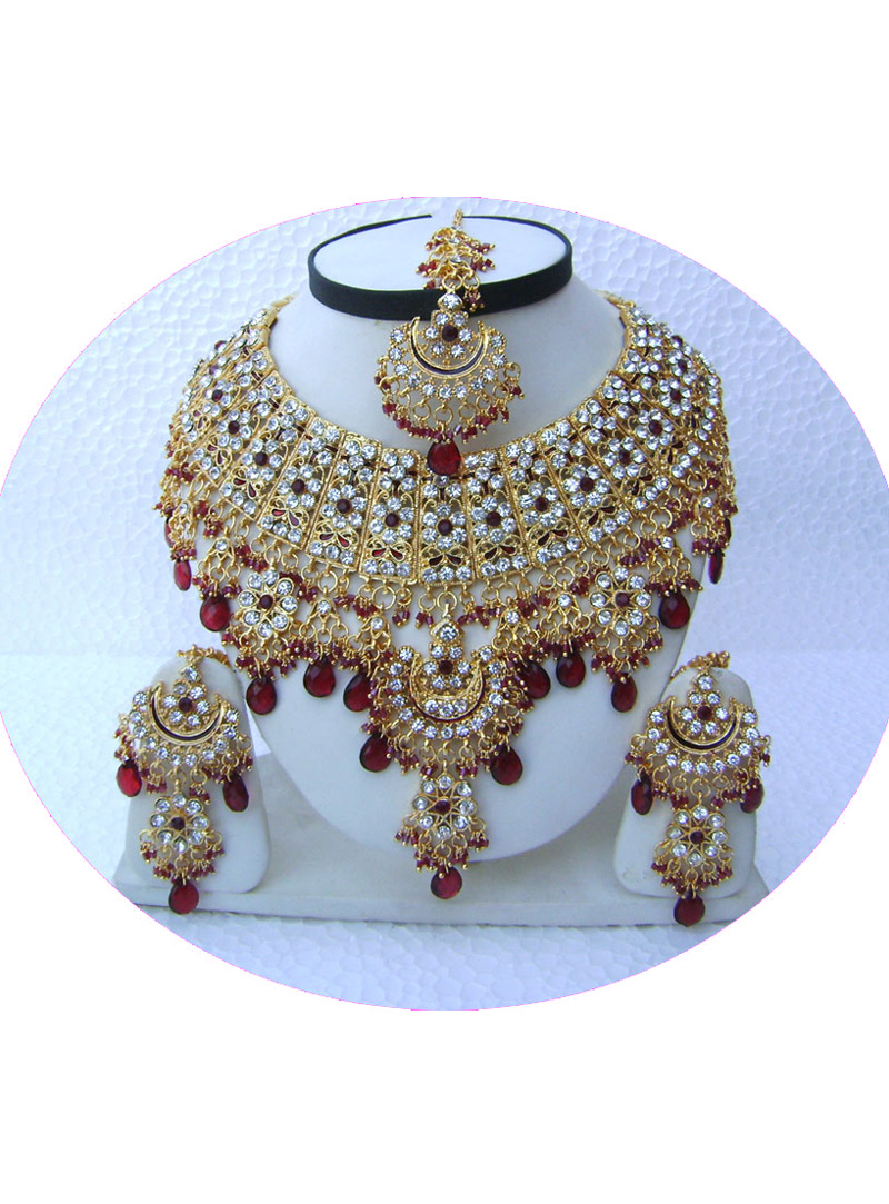 Red Alloy Zirconia Heavy Set With Earrings and Maang Tikka 114967