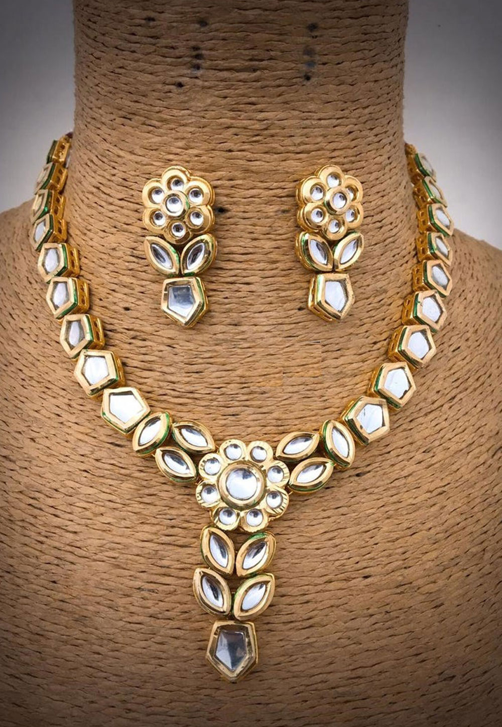 White Alloy Necklace Set With Earrings 176240