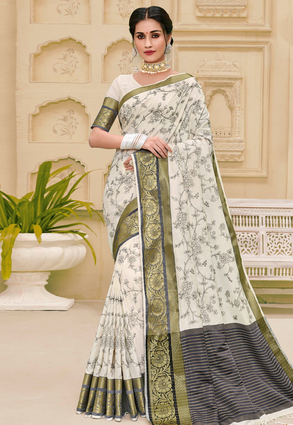 Off White Silk Embroidered Saree With Blouse 198270