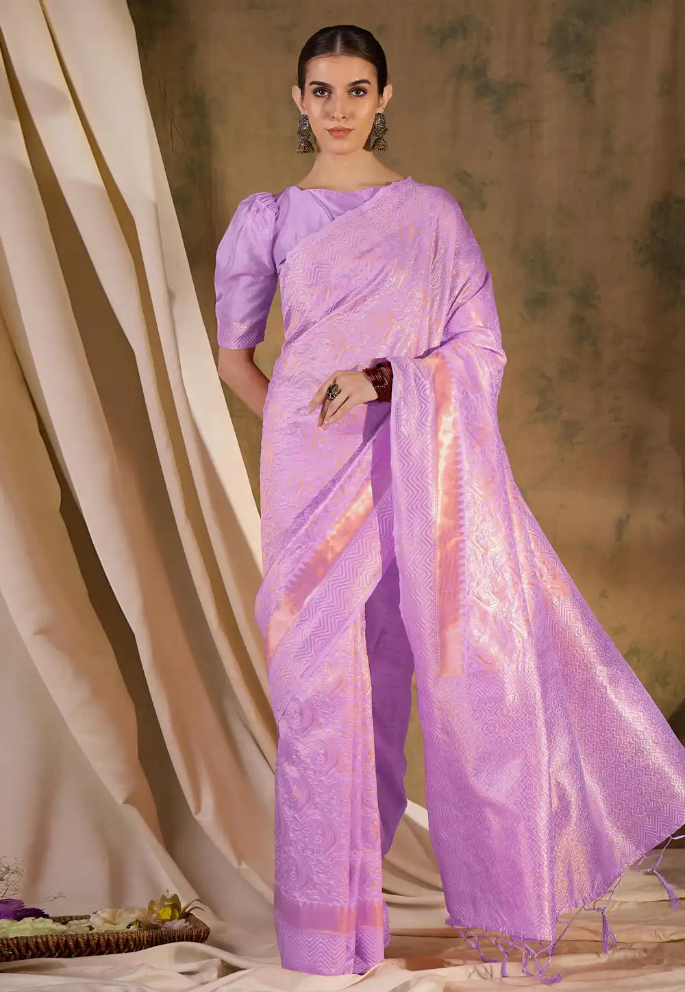 Lavender Banarasi Silk Saree With Blouse 289635