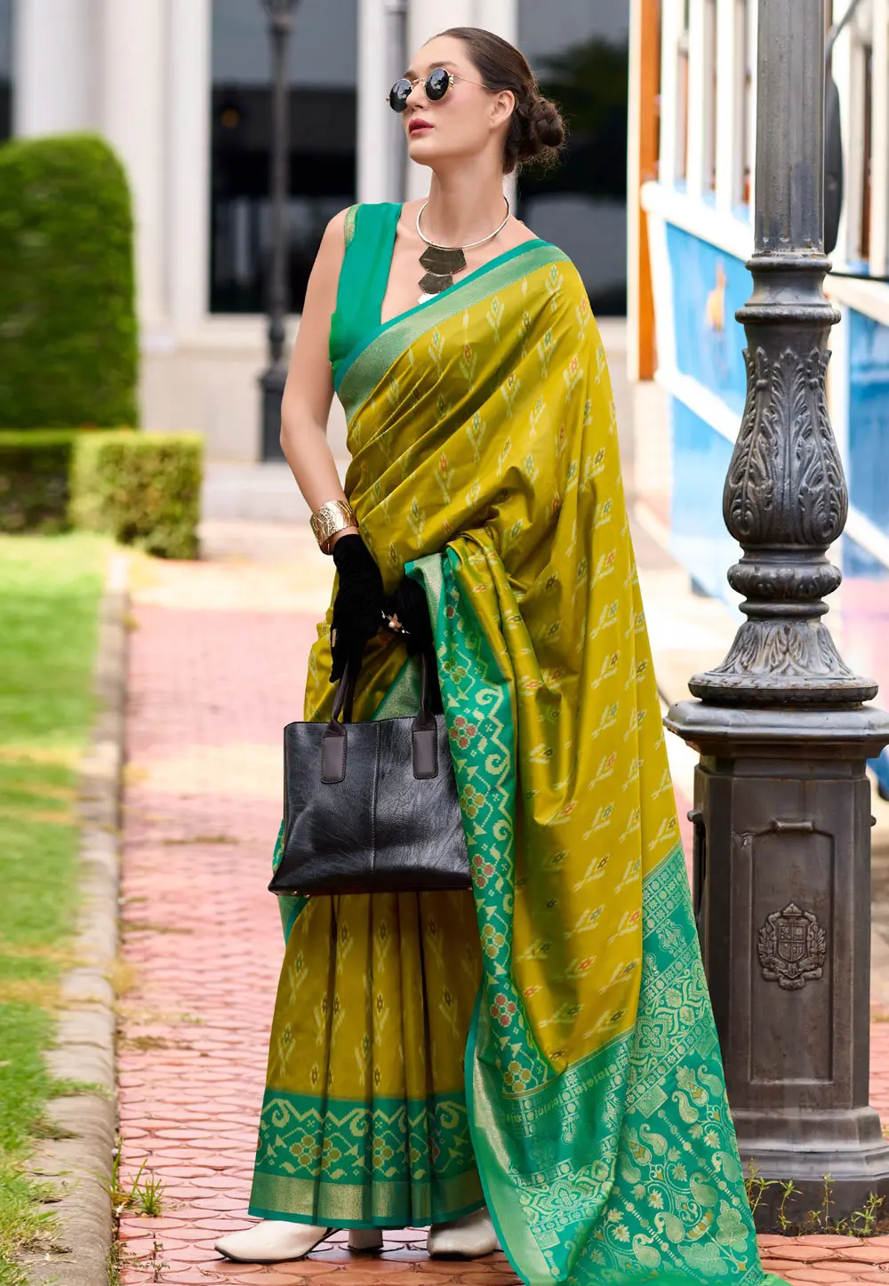 Light Green Silk Saree With Blouse 299250