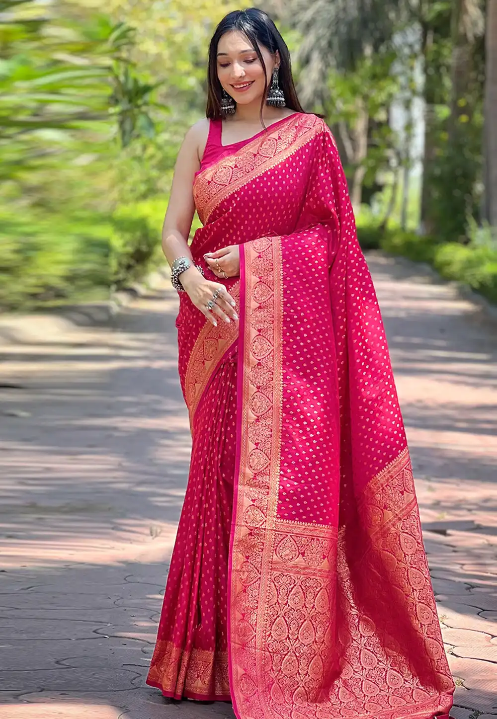 Magenta Banarasi Silk Saree With Blouse 294052