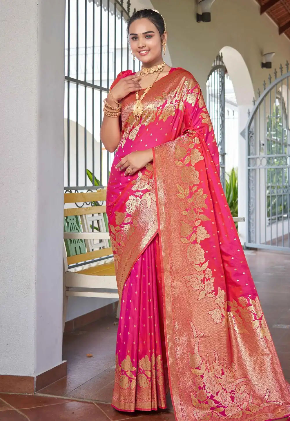 Magenta Banarasi Silk Saree With Blouse 289711