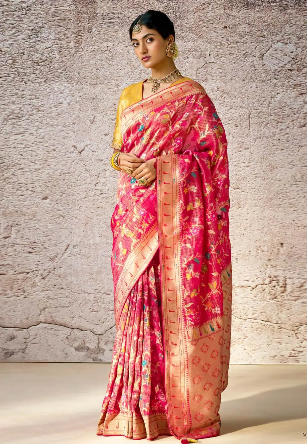 Magenta Banarasi Silk Saree With Blouse 295874