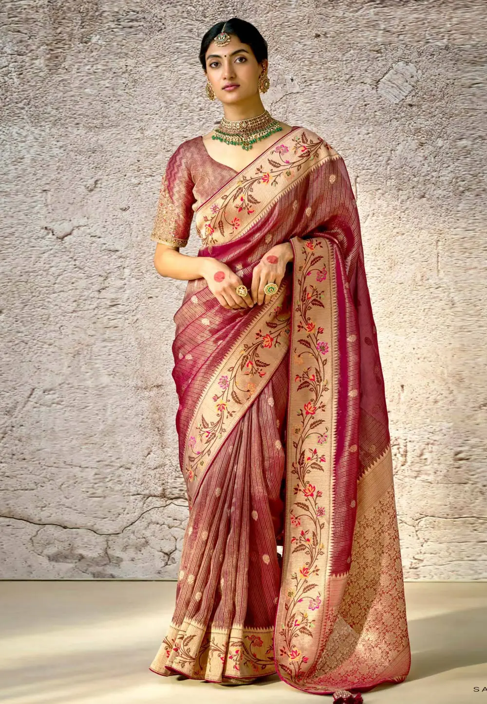 Magenta Banarasi Silk Saree With Blouse 295882