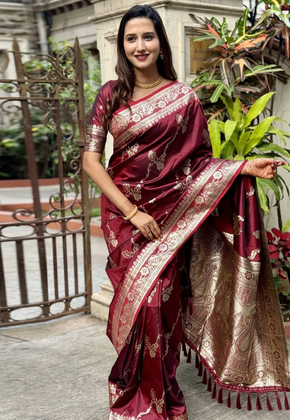 Maroon Banarasi Silk Saree With Blouse 301021