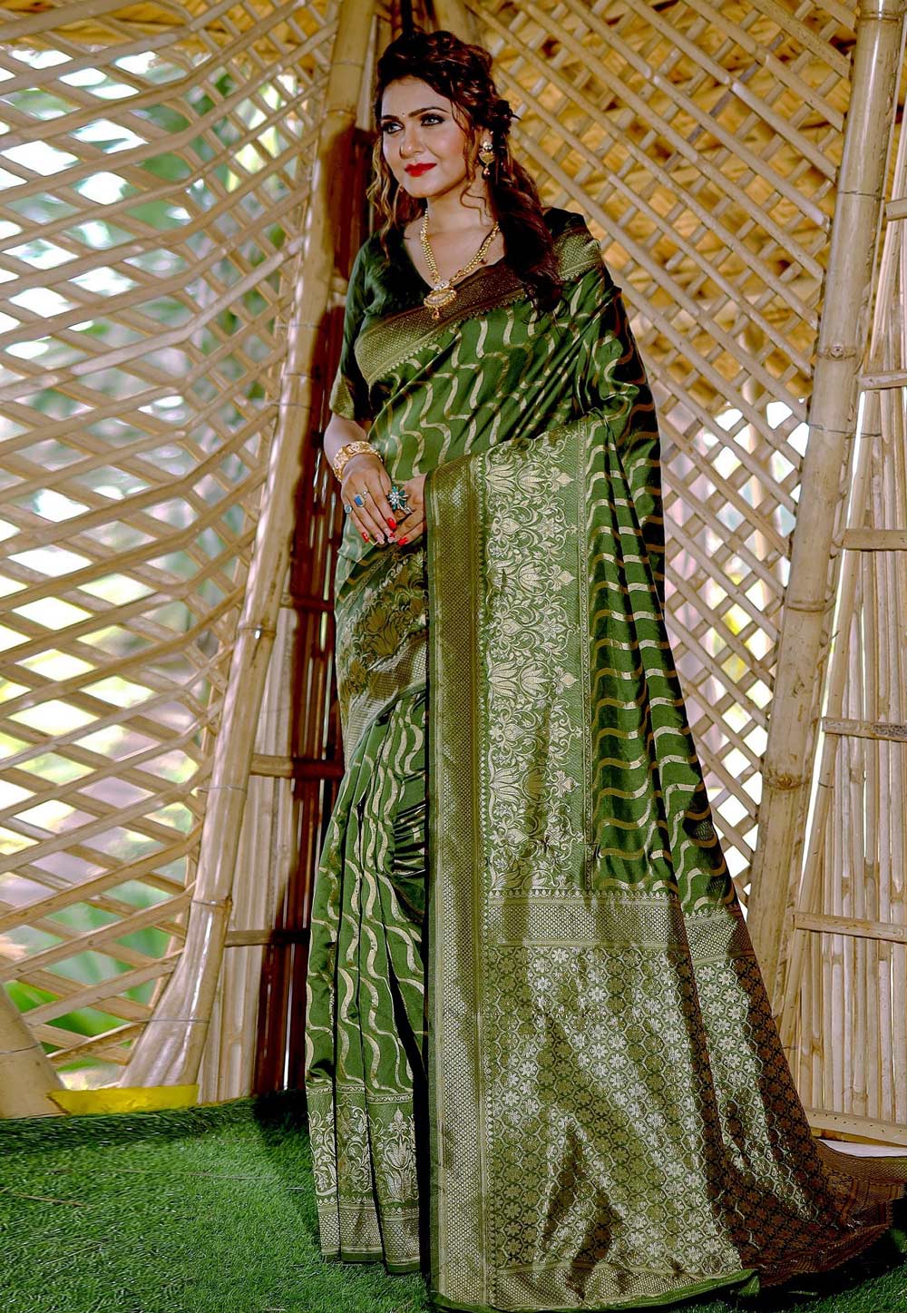 Mehndi Banarasi Silk Saree With Blouse 286055