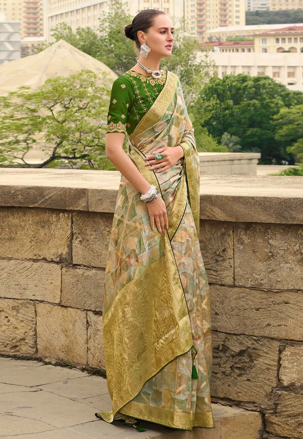 Mehndi Jacquard Silk Saree With Blouse 302283