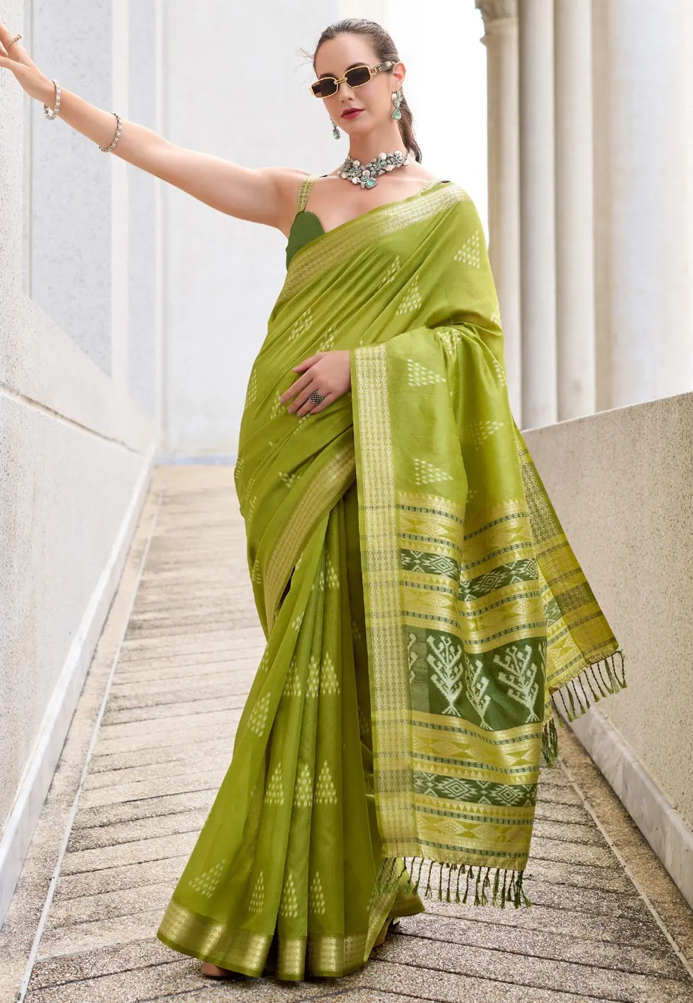 Mehndi Rayon Saree With Blouse 302686