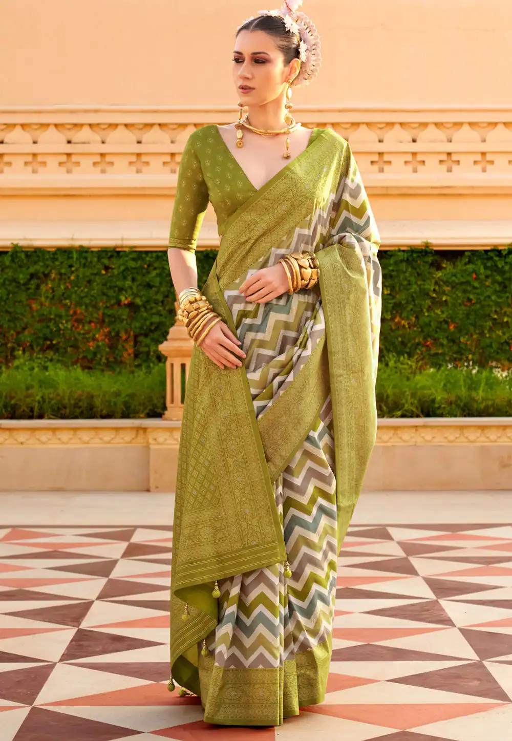 Mehndi Silk Saree With Blouse 291358