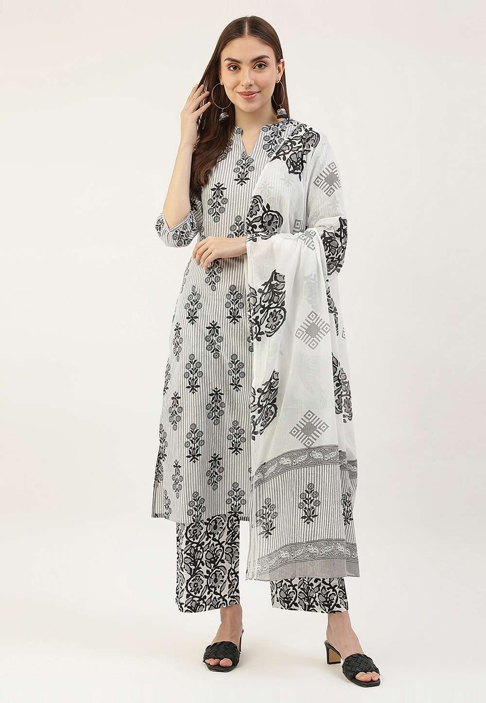 Off White Cotton Readymade Pakistani Suit 278116