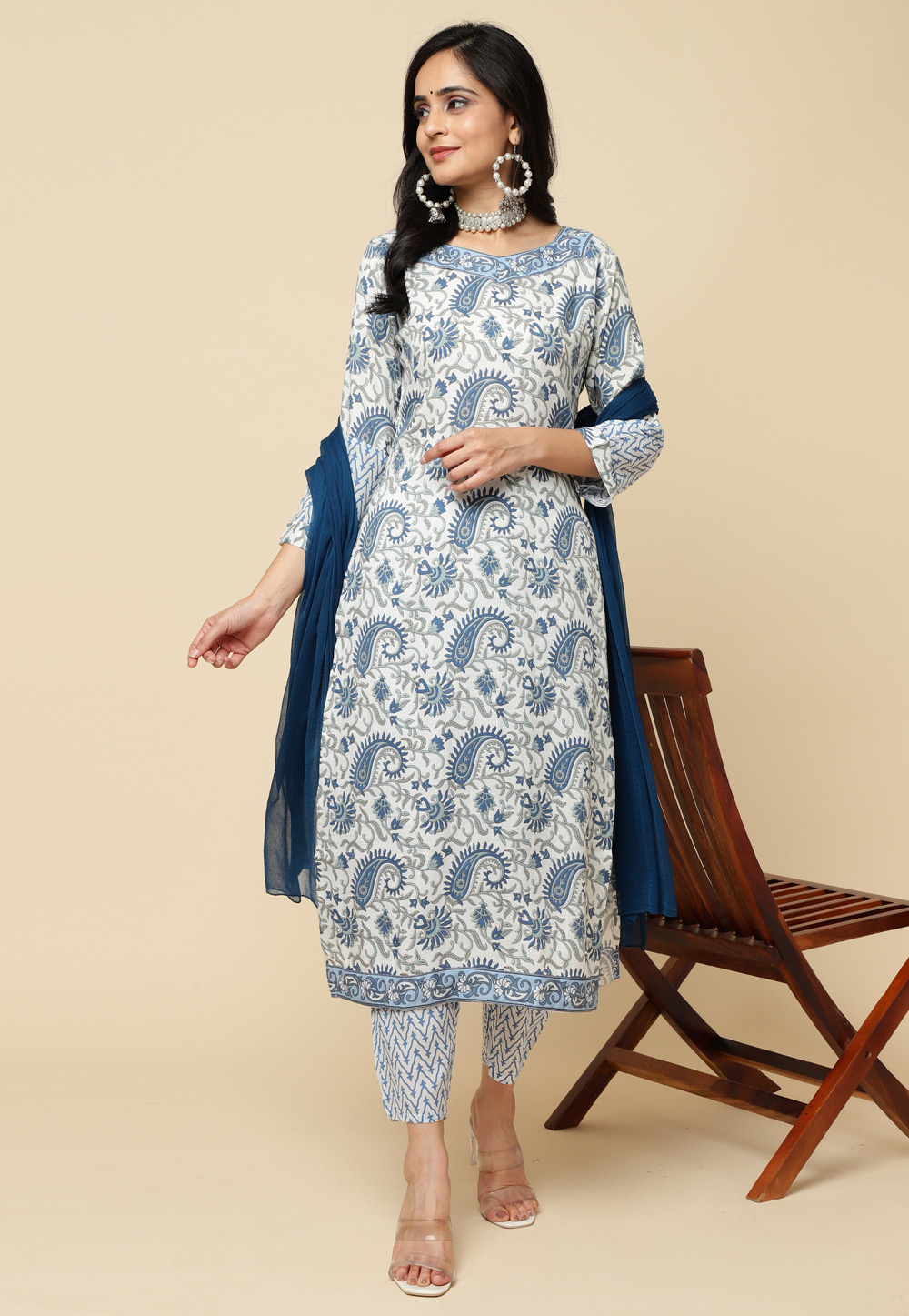 Off White Cotton Readymade Pakistani Suit 285135