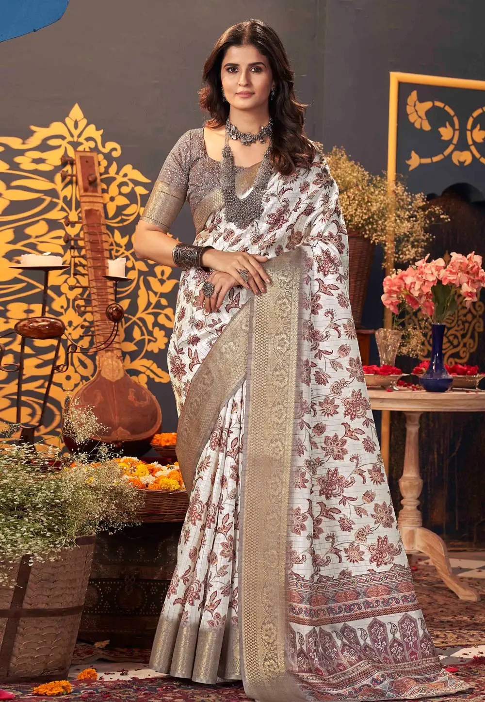 Off White Jacquard Silk Saree With Blouse 296079