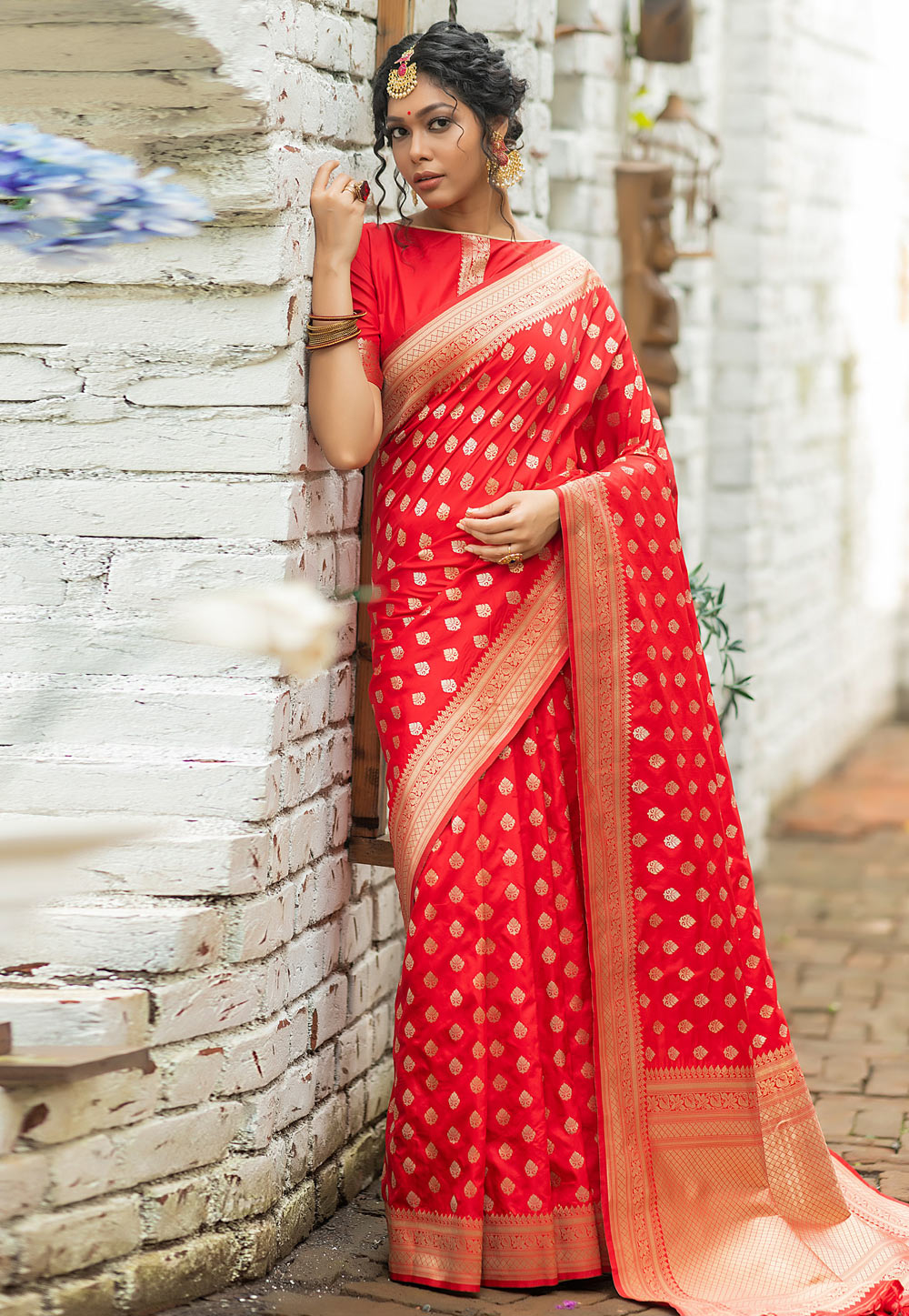 Red Banarasi Silk Saree With Blouse 268320