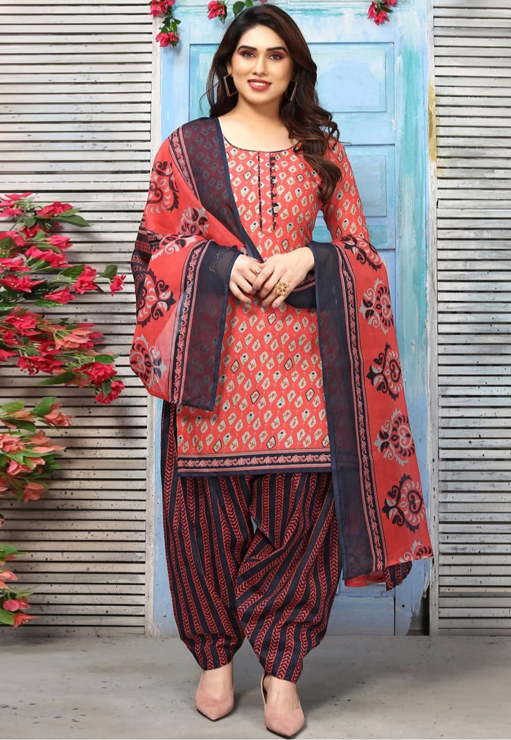 Salwar suit with Back Neck Pattern55 Different Designs Of Salwar Suits For  Women That Are Absolutely   Indian designer outfits Kurti neck designs  Kurta designs