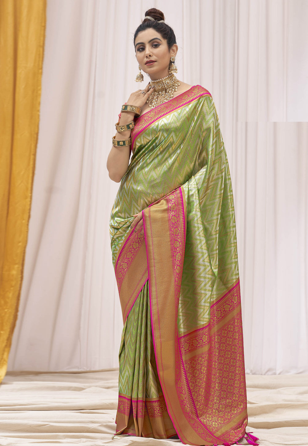 Pista Green Silk Saree With Blouse 286820