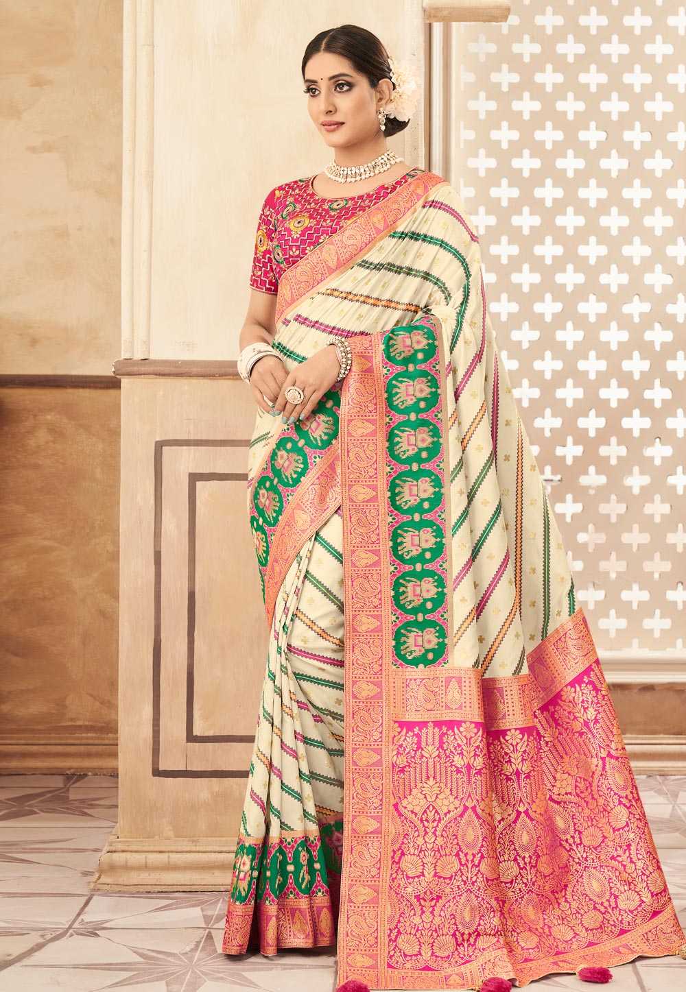 Off White Silk Saree With Blouse 246505