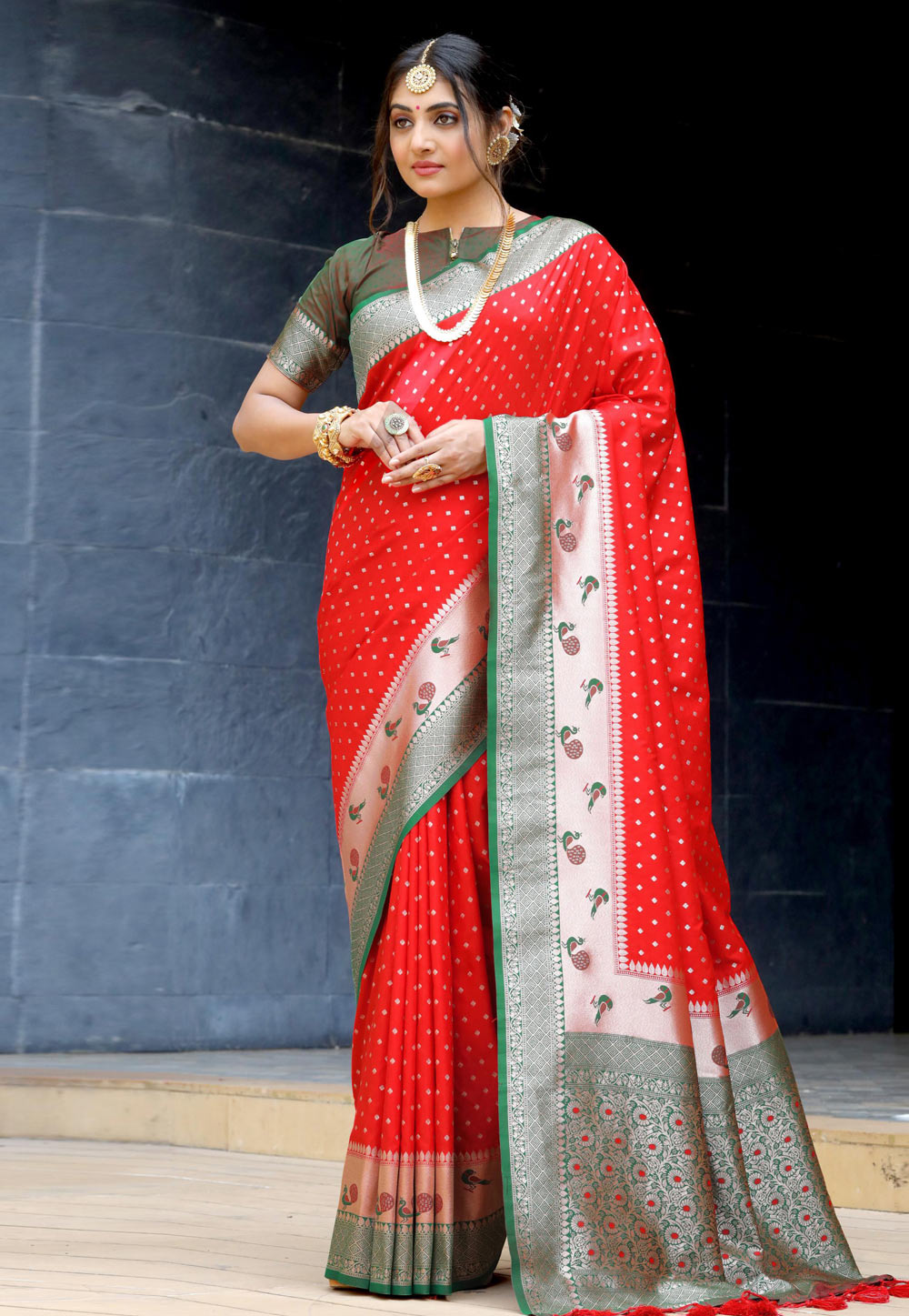 Red Banarasi Silk Saree With Blouse 278978