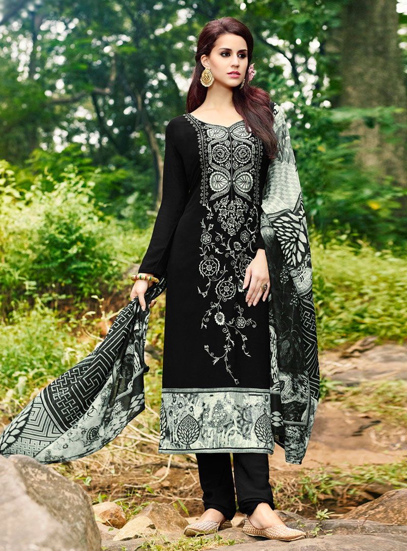 Black Georgette Pakistani Style Suit 105514