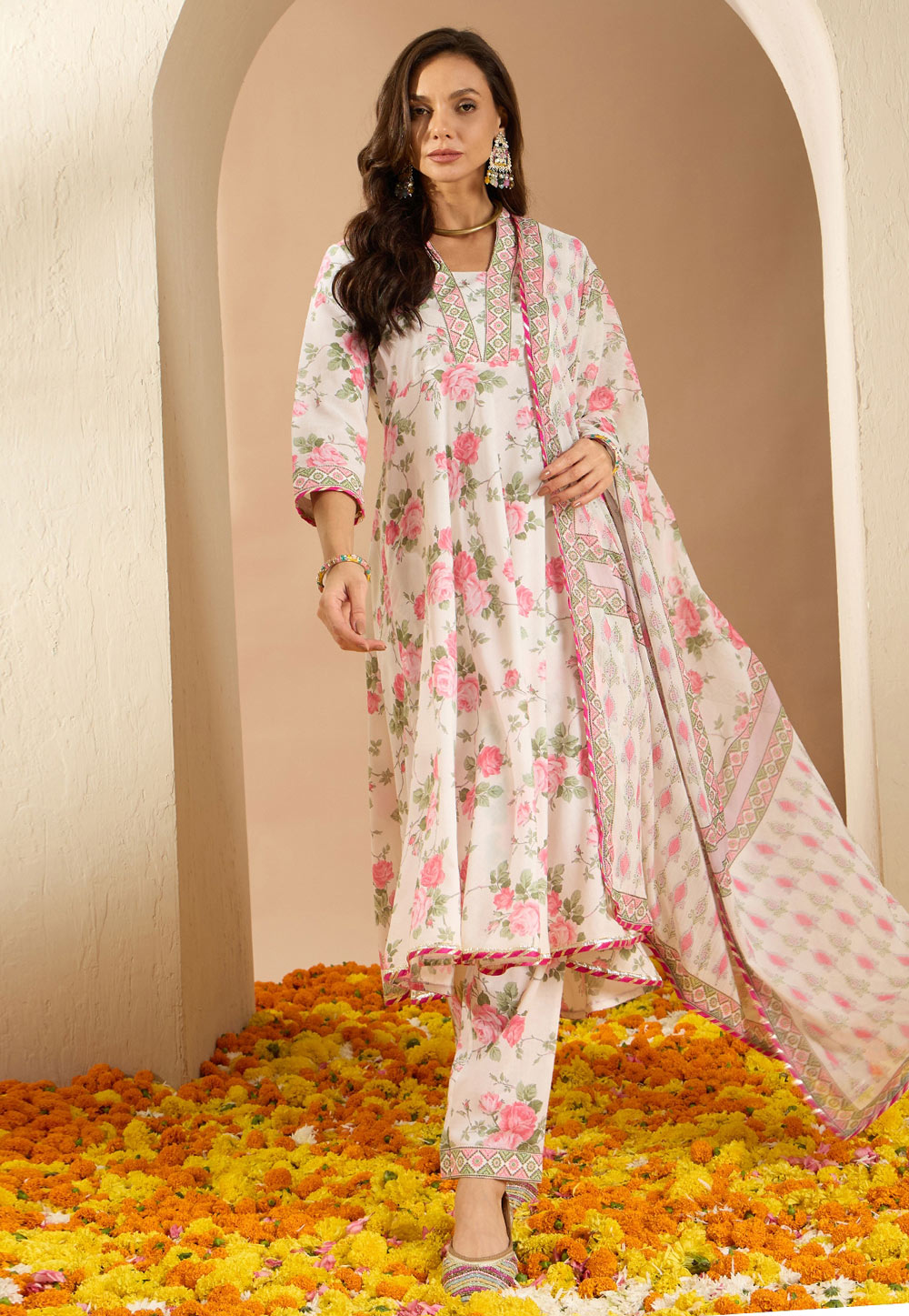 White Cotton Readymade Pakistani Suit 305259