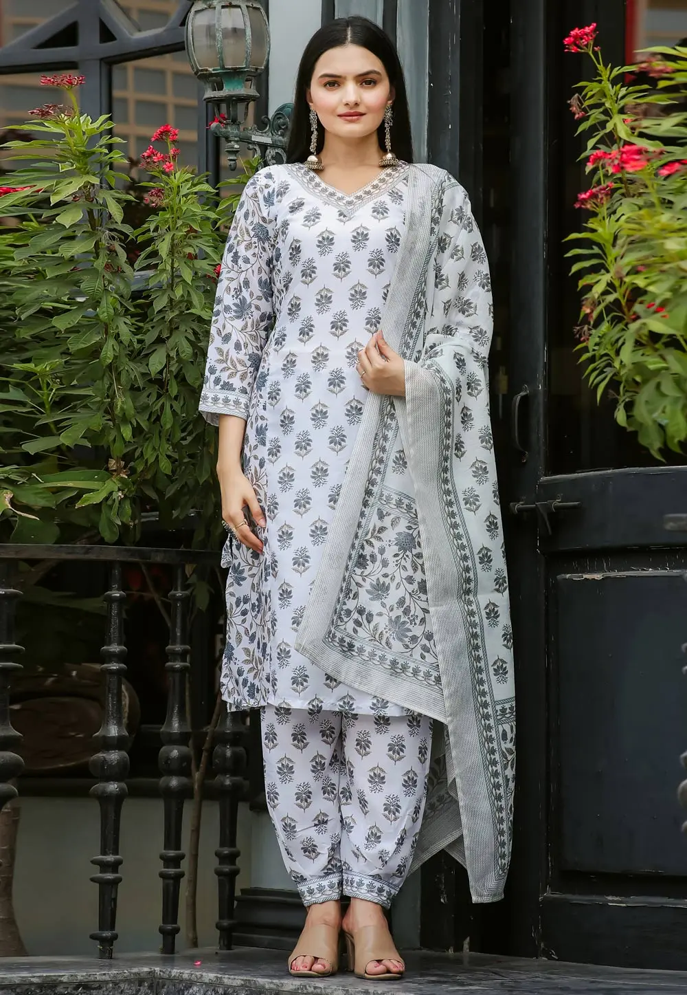 White Muslin Readymade Patiala Suit 302298