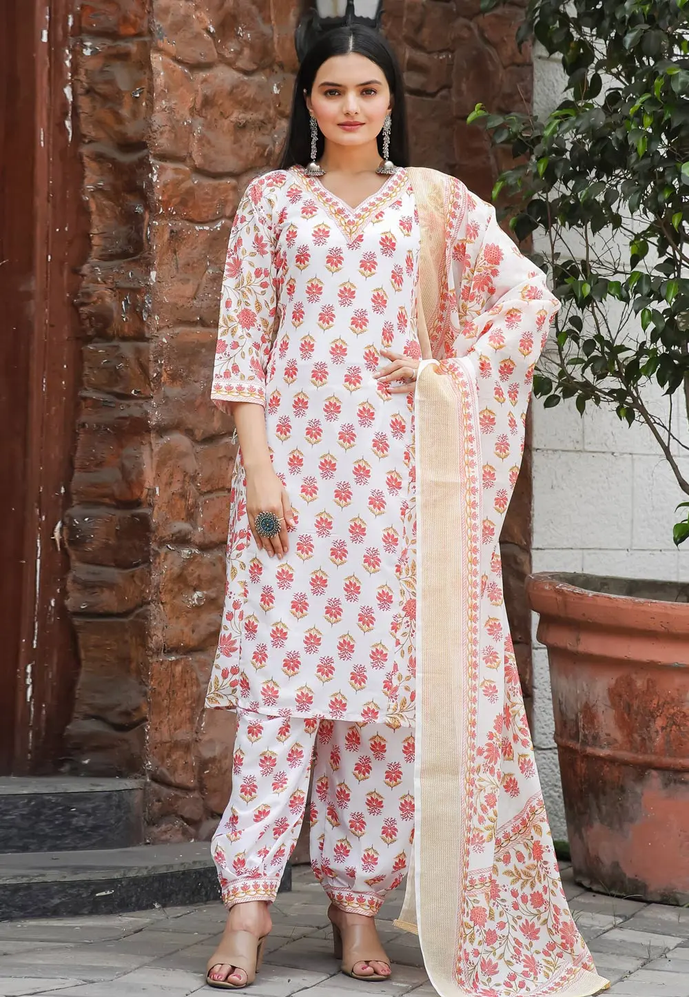 White Muslin Readymade Punjabi Suit 302299