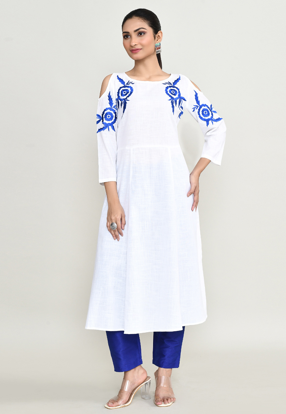 White Rayon Kurta Set With Pant 305291