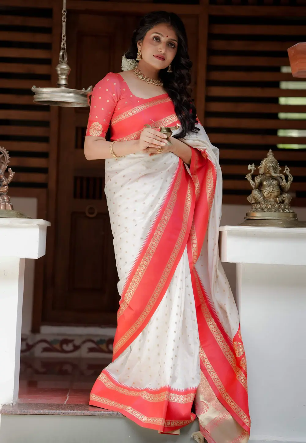 White Silk Saree With Blouse 303155