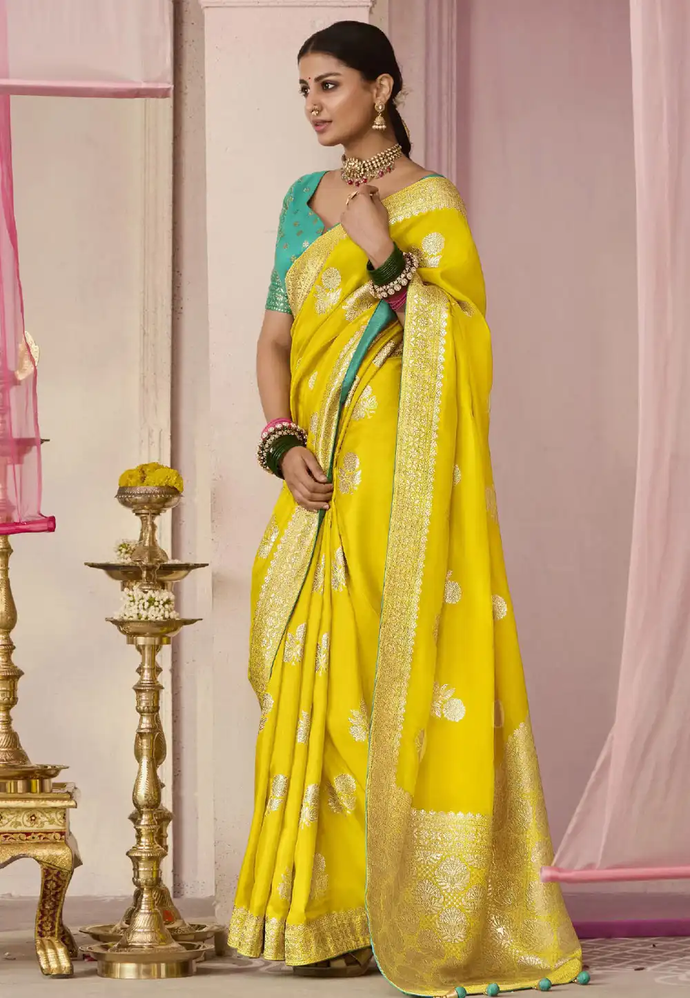 Yellow Viscose Saree With Blouse 293267