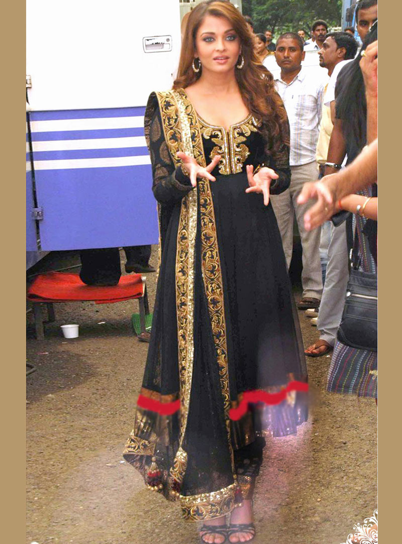 Aishwarya Rai Black Designer Anarkali Suit 32751