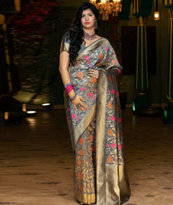 karwa chauth Fashion: करवा चौथ पर पहनें ये खूबसूरत साड़ी, सबकी निगाहें बस  आप पर ही होंगी | Latest Beautiful And Trendy Saree On Karva Chauth In Hindi  - Hindi Boldsky